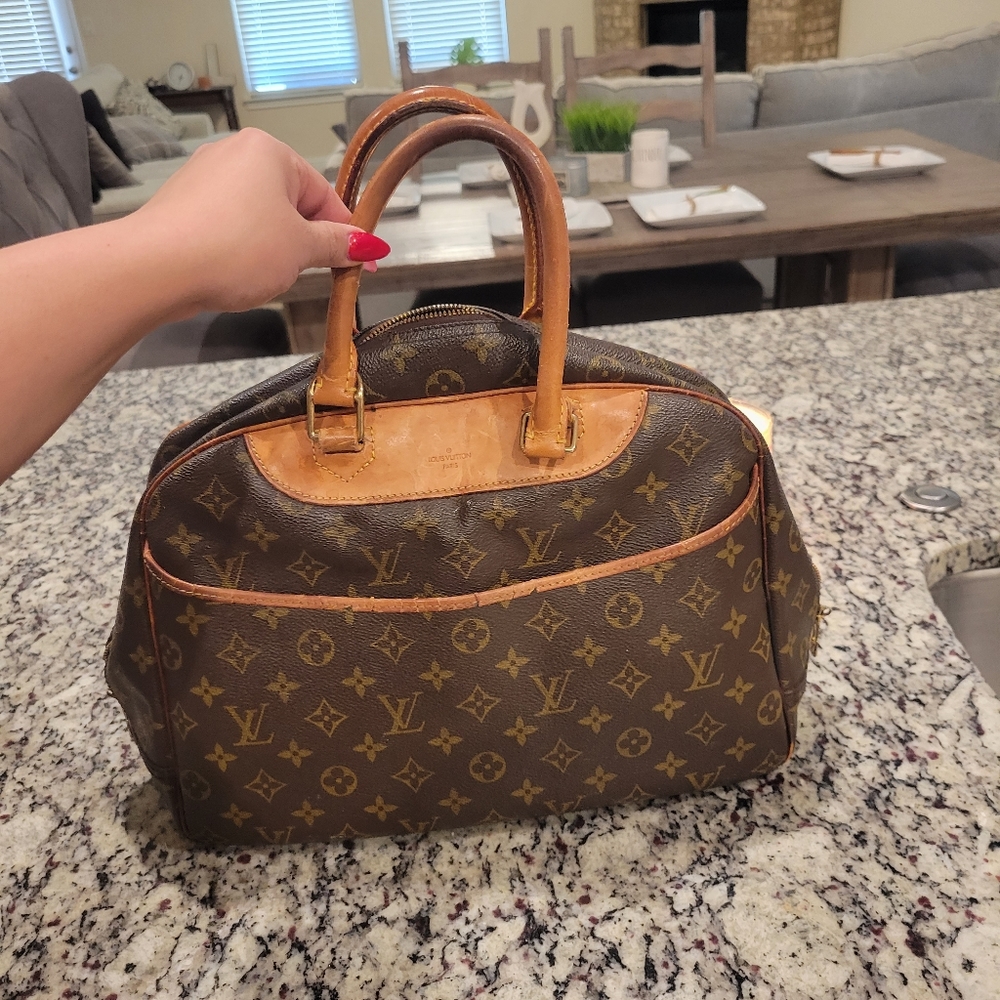 LV PURSE
